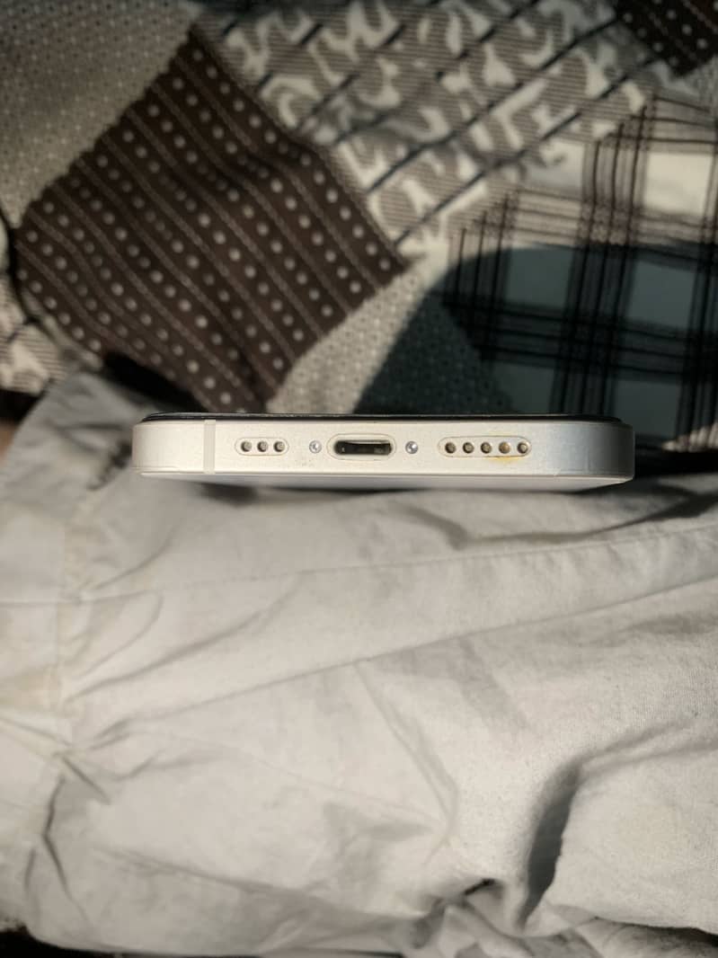 Apple iPhone 12 1