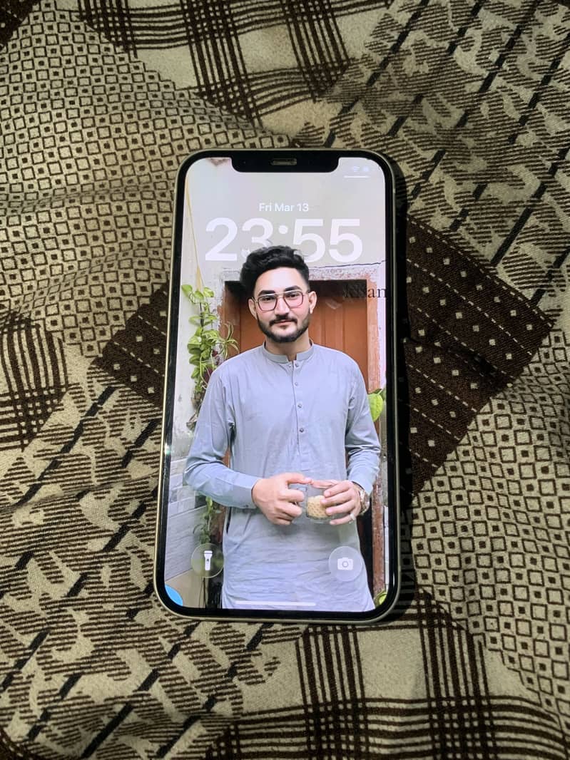 Apple iPhone 12 3