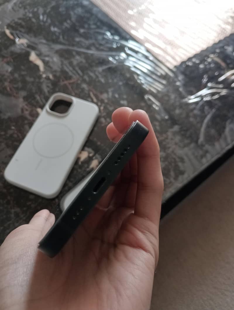 Apple iPhone 14 3