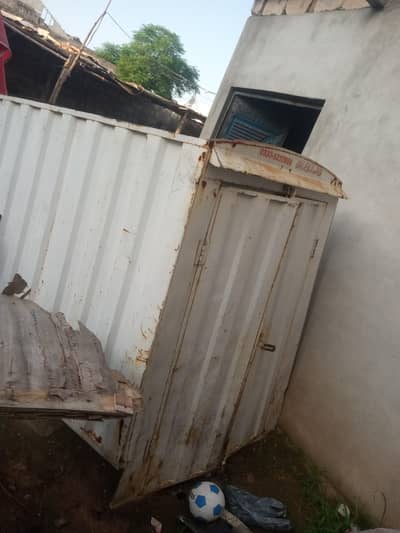 Suzuki Ravi ka pura cabin hai bahut behtarin condition mein pada hai