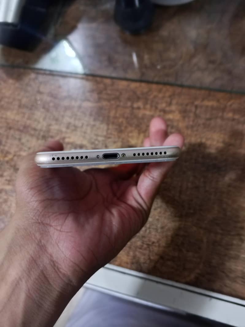 Apple iPhone 7 Plus 1