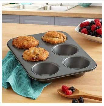 6 Cups Muffin Pan Baking Tray Top Non Stick Bakeware Cakes and Cupcakes Made of Aluminum Heat Resistant Black Size: 13.385x8.66x1.77 inch Cup Top Dia:3.5 inch bottom dia:2.35inch Weight: 1.3lbs. You can make 6 pcs Jumbo muffin Cakes. Material :Aluminum Col