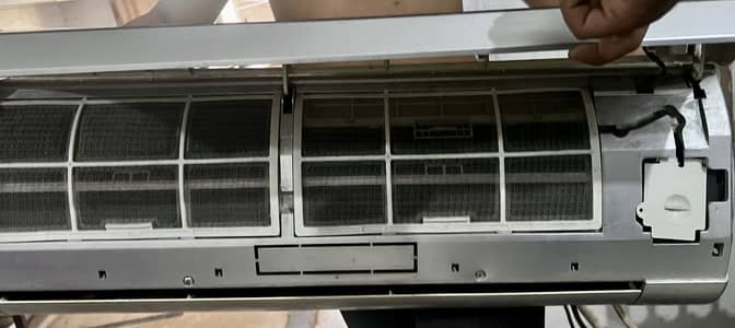 Kenwood crystal 1.5 ton Ac KES 18s