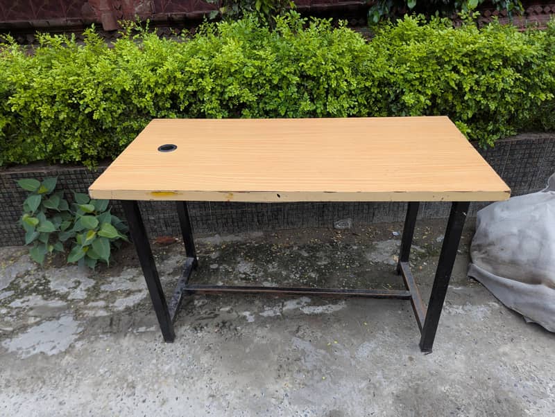 Computer Table Good Condition 2