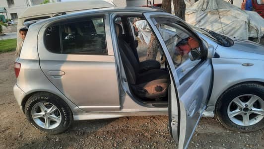 Toyota Vitz 2000