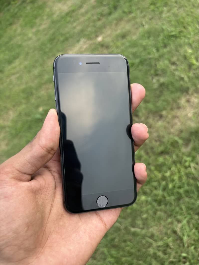 Apple iPhone 8 1