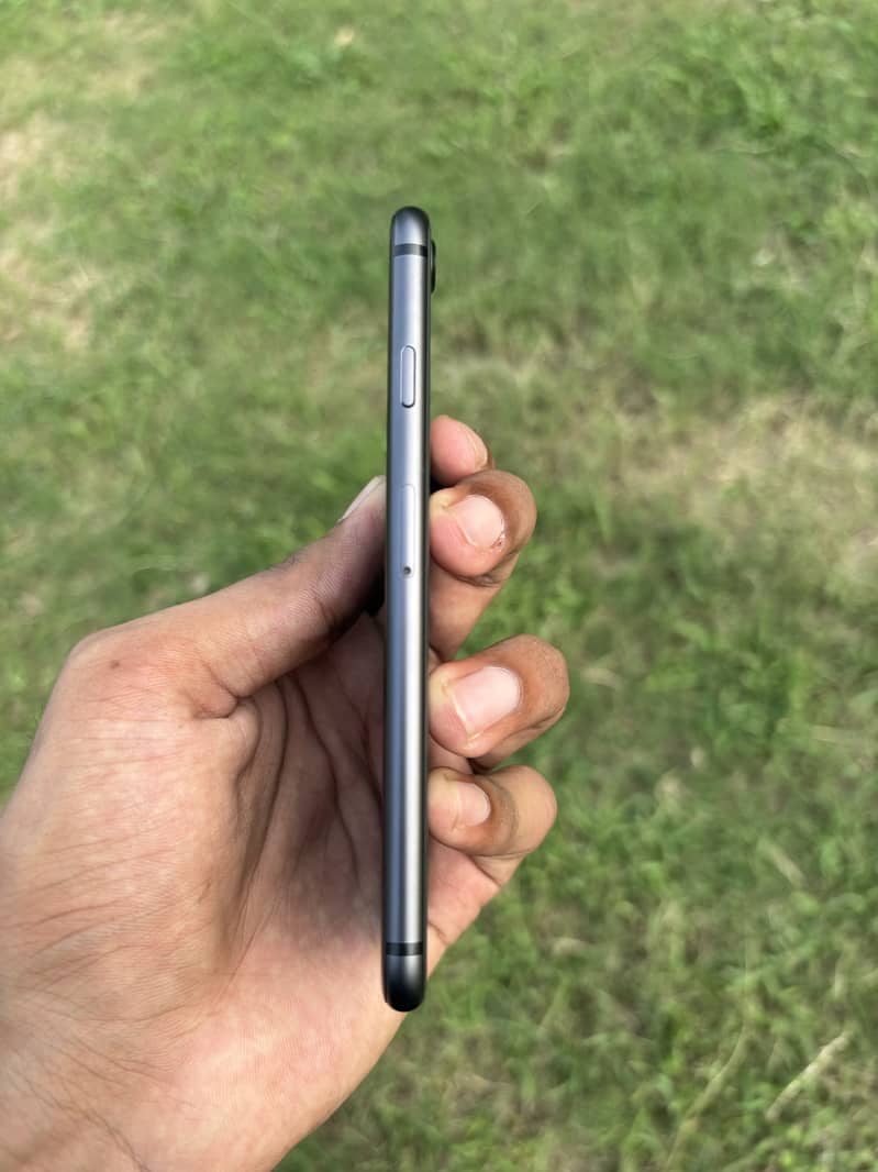 Apple iPhone 8 3