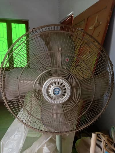 GFC pedestal fan