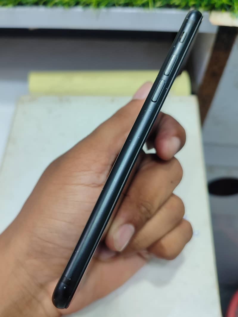 Apple iPhone 7 3