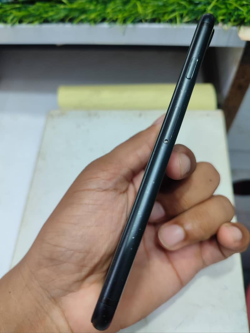 Apple iPhone 7 4