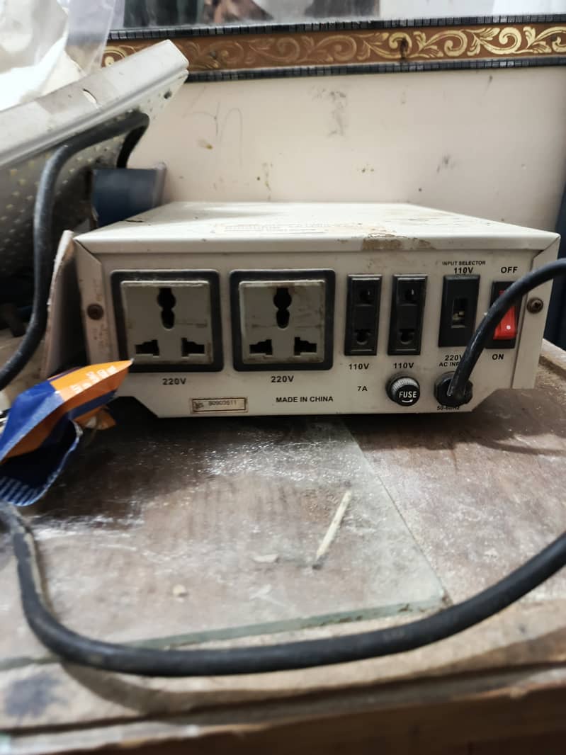 Voltage controller 0