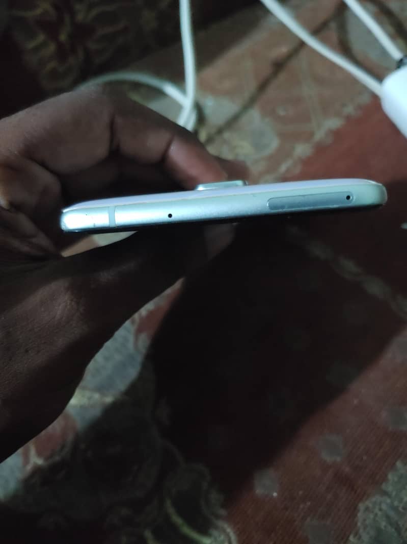 HTC U11 5