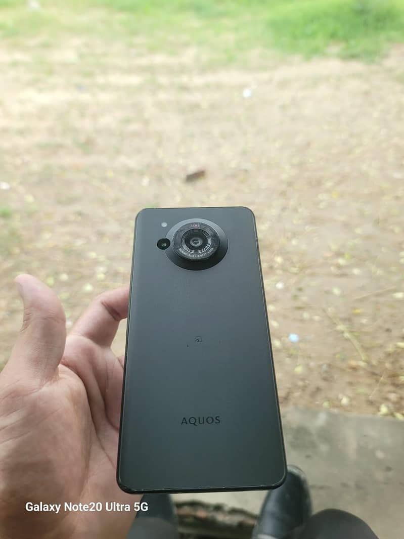 Sharp Aquos R7 1