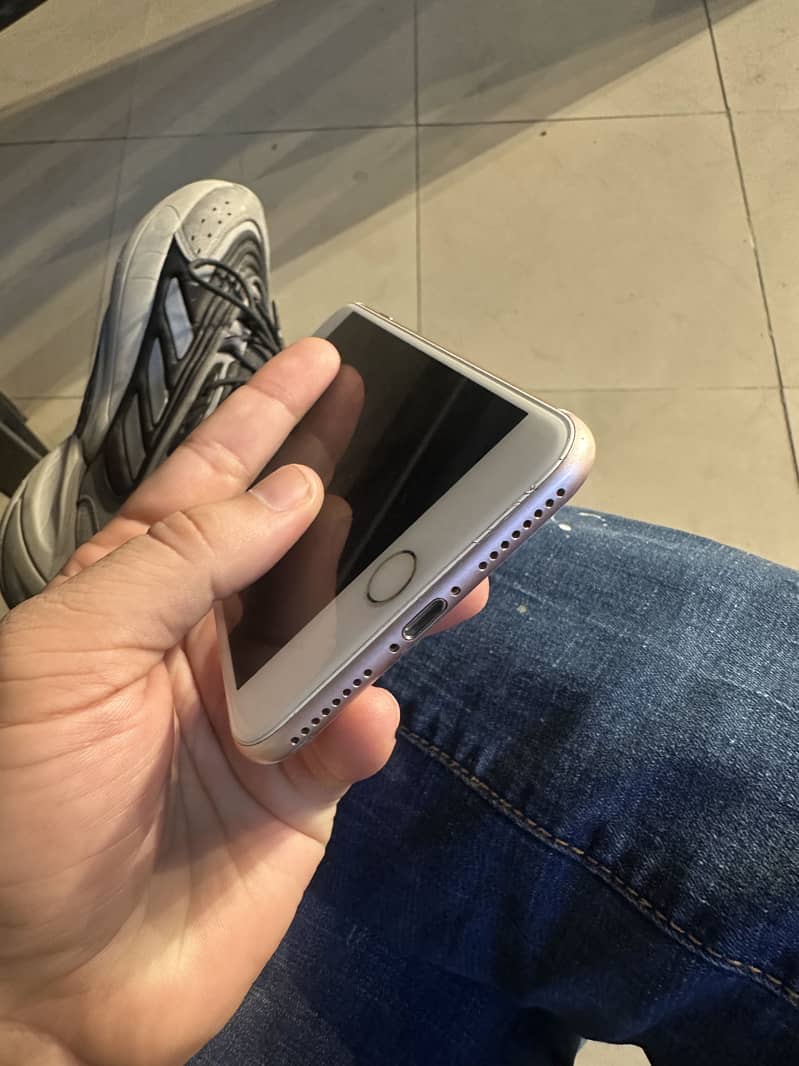 Apple iPhone 7 Plus 0