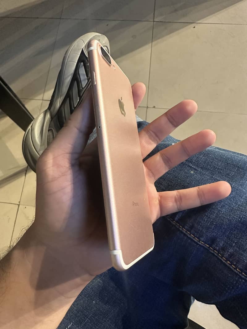 Apple iPhone 7 Plus 2