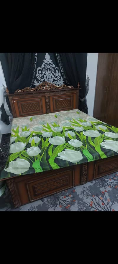 king sized bed with matress