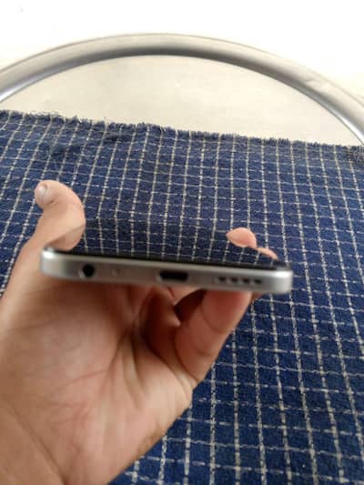 Infinix hot 60i.  6 128