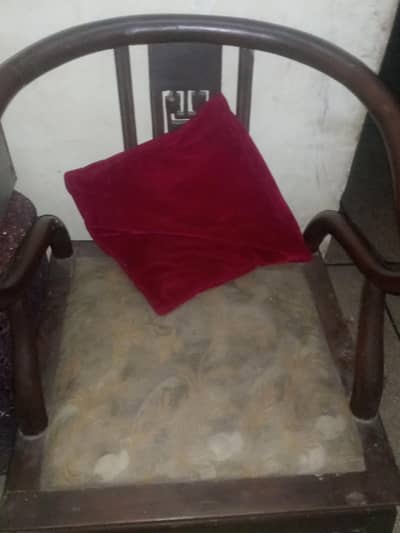 used a set of 5 seater sofa with 5 cushen and filling