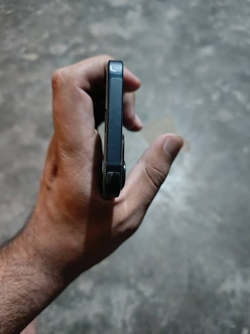 Apple iPhone 13 4