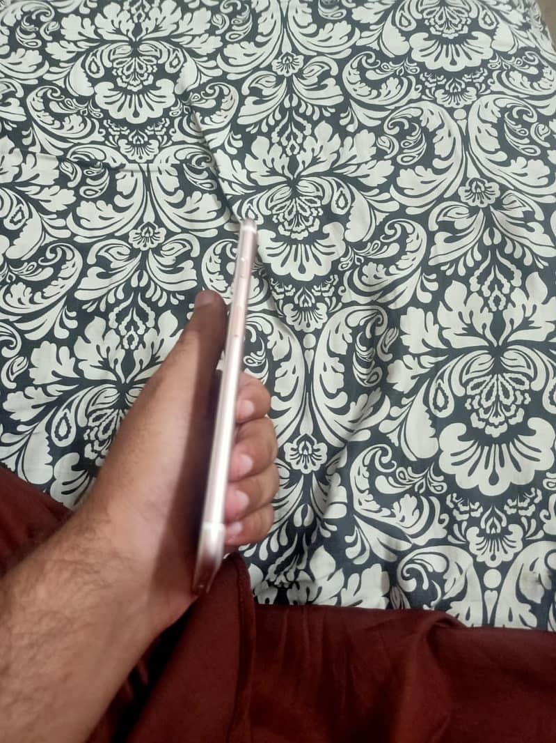 Apple iPhone 7 Plus 1