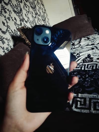 Apple iPhone 13