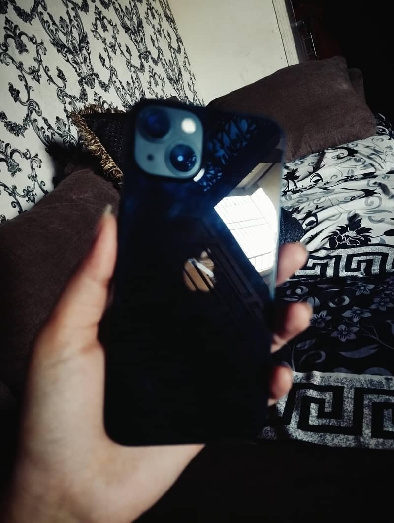 Apple iPhone 13 0