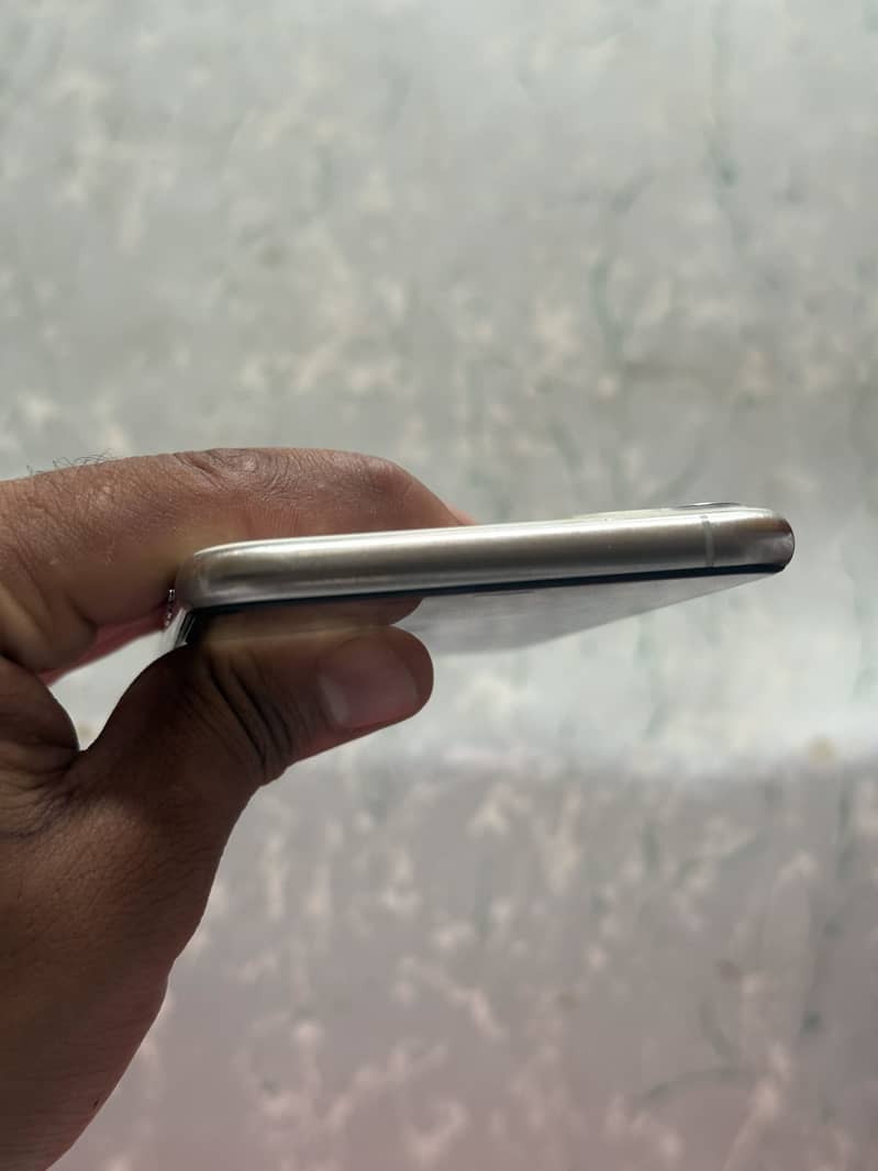 Apple iPhone 11 Pro Max 2