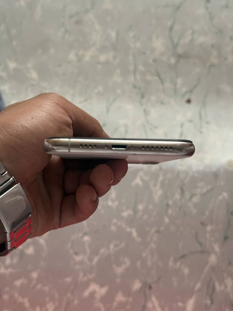 Apple iPhone 11 Pro Max 3