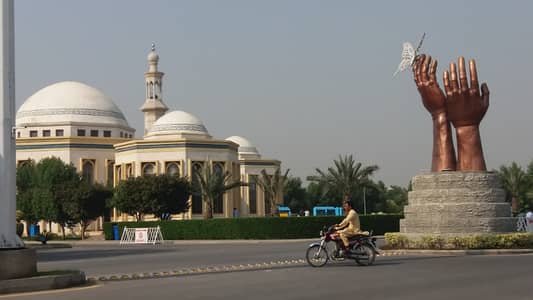 10 Marla Corner Plot for sale in G5 Block Bahria Orchard Lahore