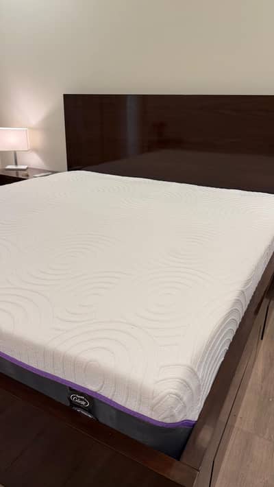 URGENT SALE MATTRESS KING SIZE. LAHORE.
