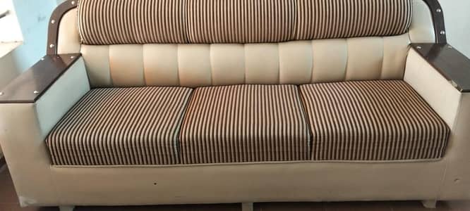 Classic 3-Seater Sofa – Comfortable & Stylish