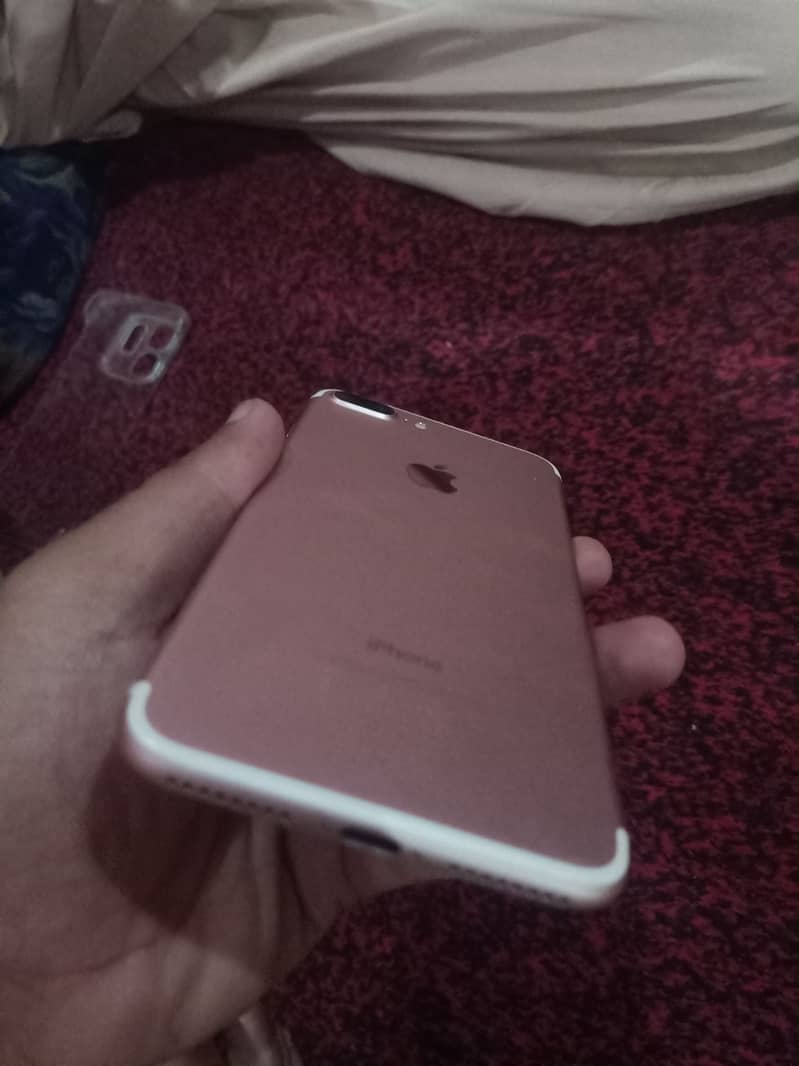 Apple iPhone 7 Plus 2