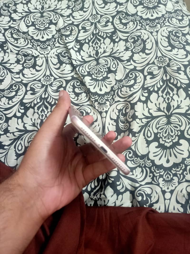 Apple iPhone 7 Plus 3
