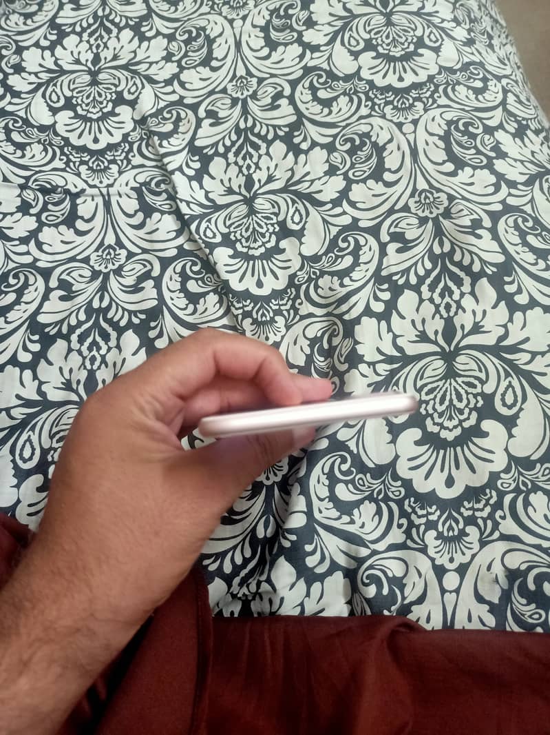 Apple iPhone 7 Plus 4