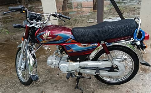 Red Honda CD 70 2025/2026