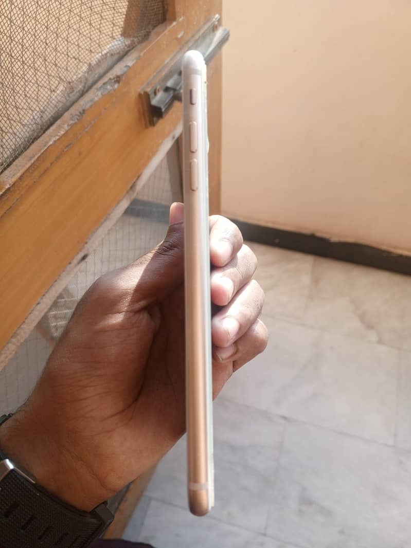 Apple iPhone 8 Plus 5