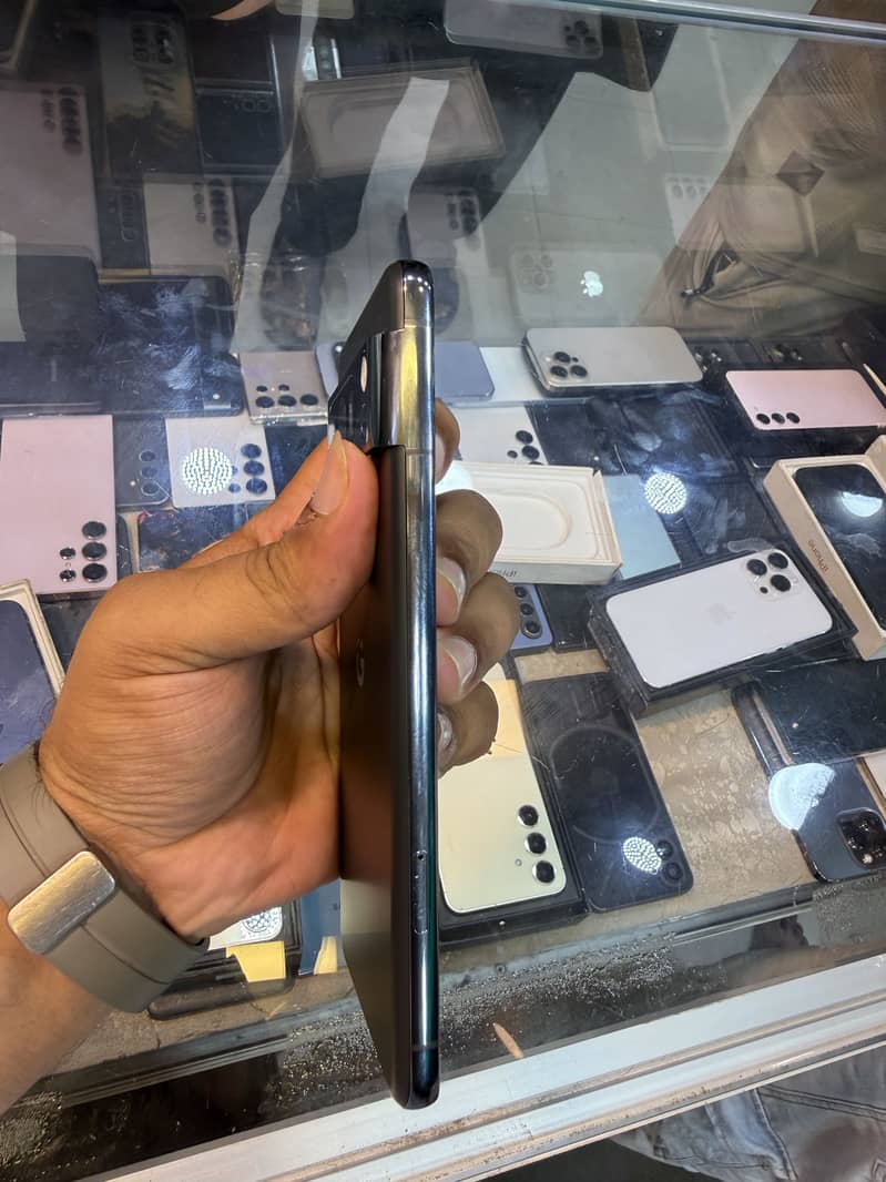 Google Pixel 8 Pro 2