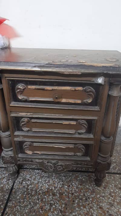 show Kase and side table for sale