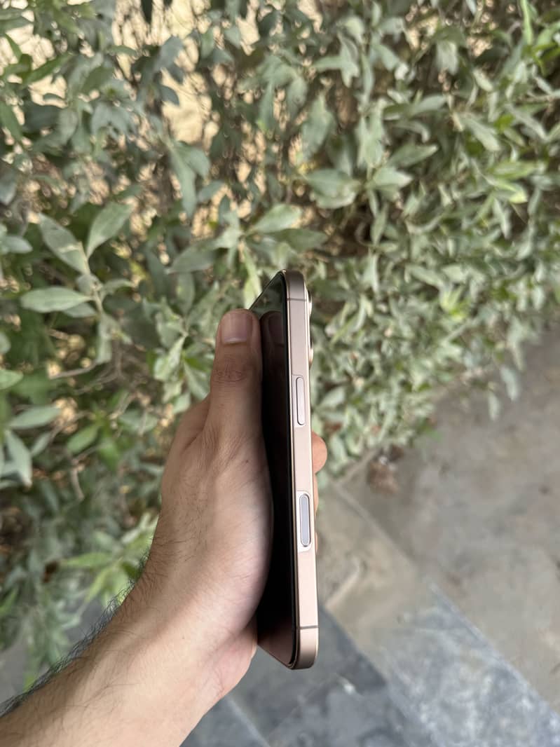 iPhone 16 Pro 1