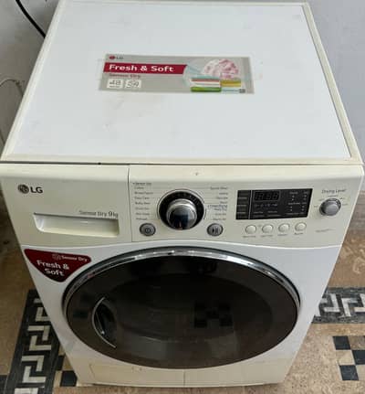 LG SMART DRYER IN EXCELLENT CONDITION.