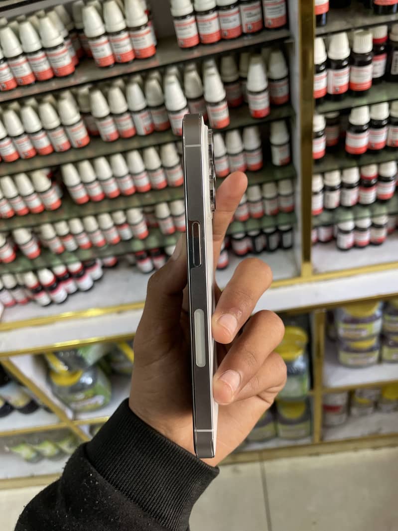 Apple iPhone 14 Pro 2