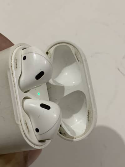 Apple AirPods 1 Generation