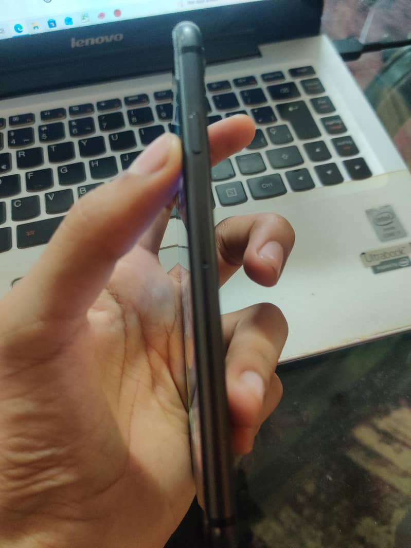 Apple iPhone 8 1