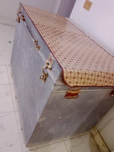 Trunk,sandook,. available for sale. good condition.