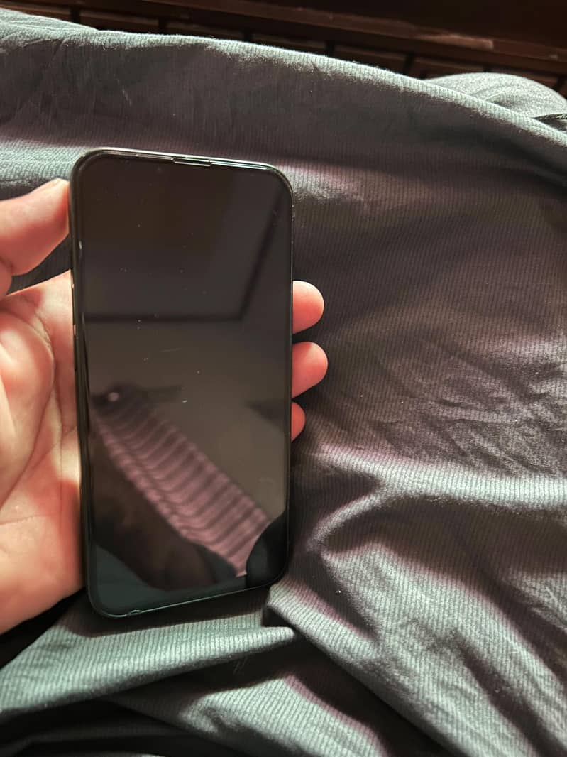 Apple iPhone 13 4