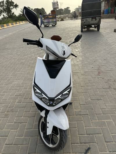 Hi Speed I900 for Sell Only 5 month used applied whtsap 0303/032/00/54