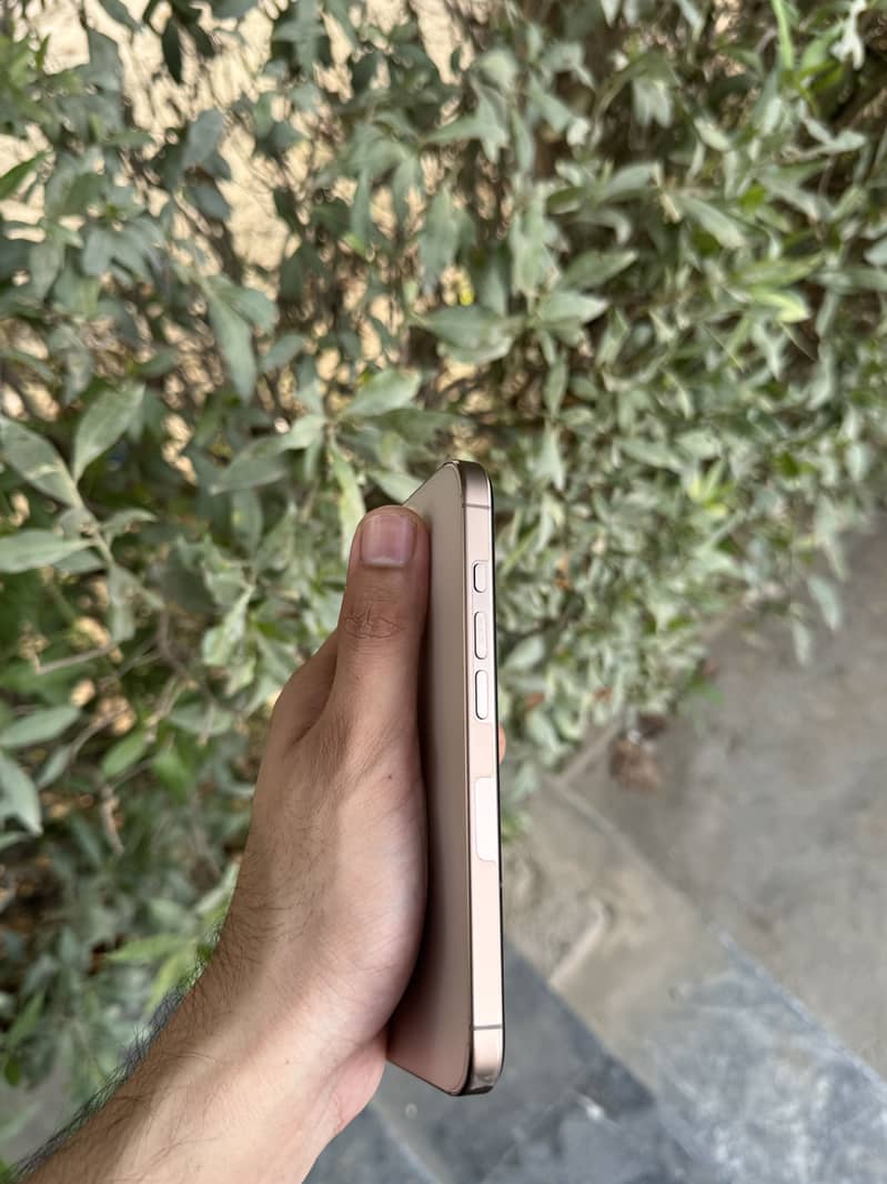 iPhone 16 Pro 2