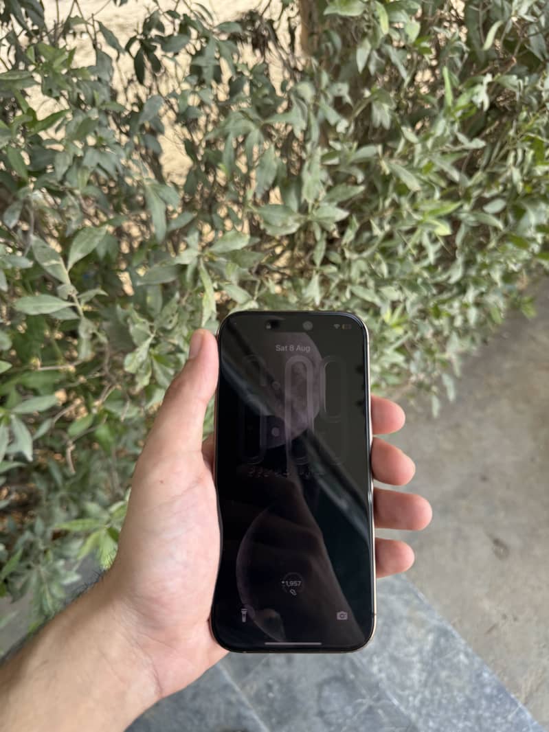 iPhone 16 Pro 4