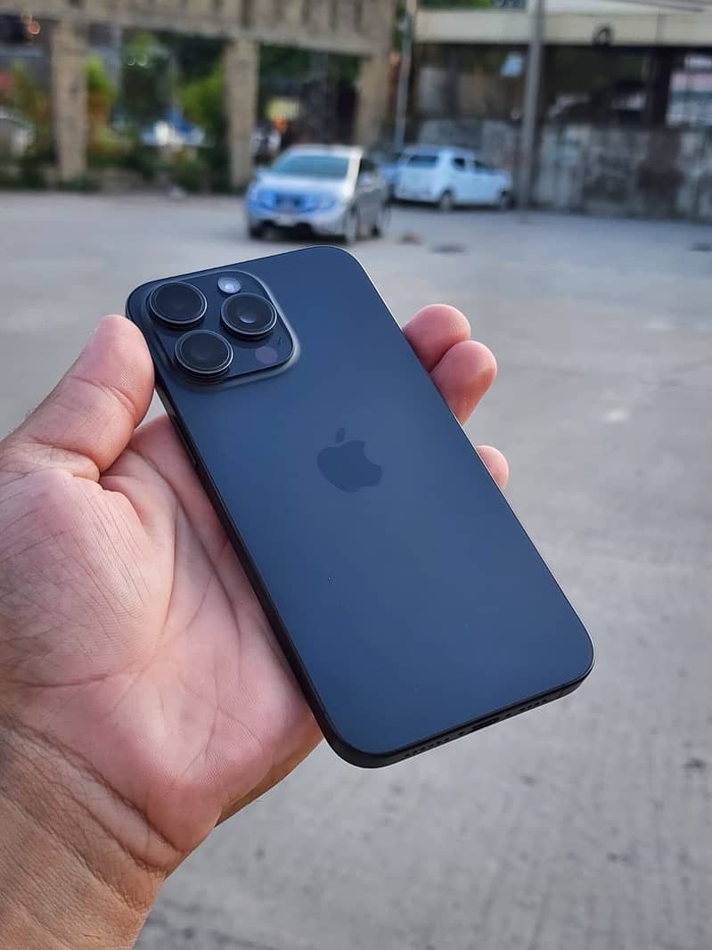 Apple iPhone 15 Pro Max 3