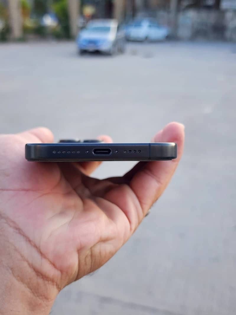Apple iPhone 15 Pro Max 4